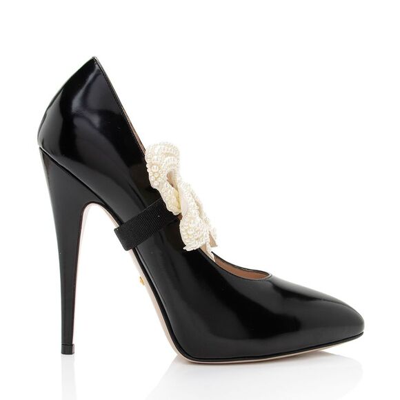 Gucci Shoes - Gucci Polished Leather Removable Faux Pearl Bow Pumps - Size 7 / 37